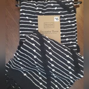 NWT Black & White decorative fringed throw blanket 50" x 60"